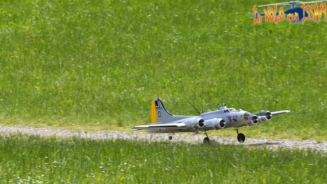 QTMODEL Memphis Bell Fortezza Volante Boeing B-17 - VOLO e SCHIANTO!