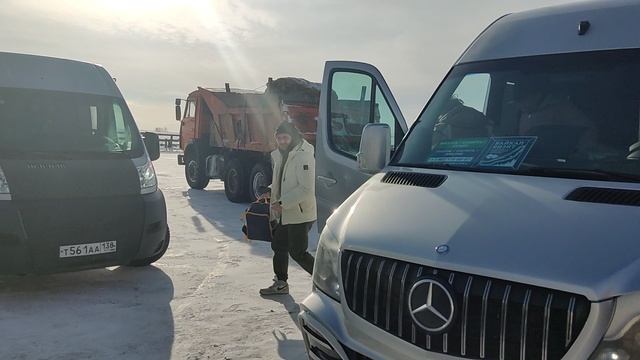Байкал .Кафе. Но есть рядом без очереди