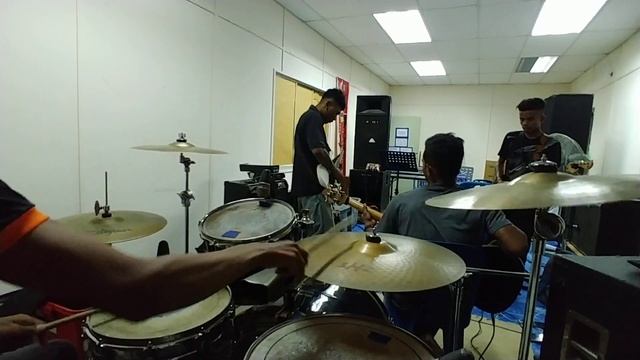 tiara cover LY2B@Drummer Rizal , hantam ler 😁