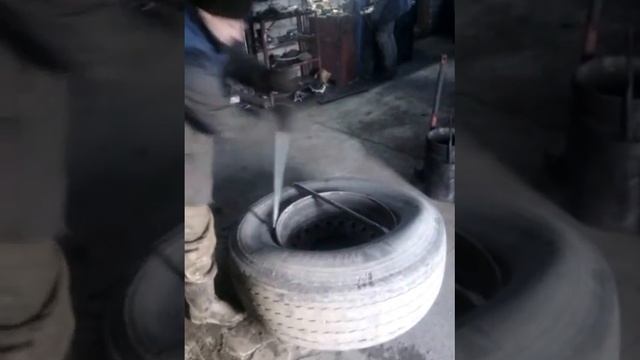 как разбортовать грузовое безкамерное калесо