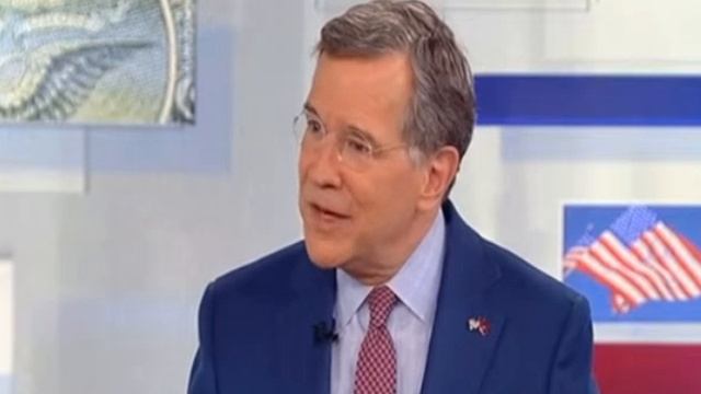 "Кукушка хвалит петуха за то что хвалит он кукушку"