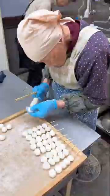 96歳としばあちゃんの1日1000本完売する愛情たっぷり手作りみたらし団子【愛知 盛華堂】