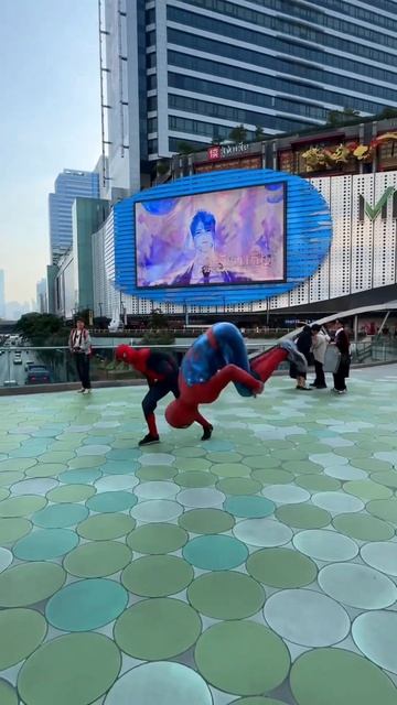 Two spidermen do a somersault@sonicvova #spiderman