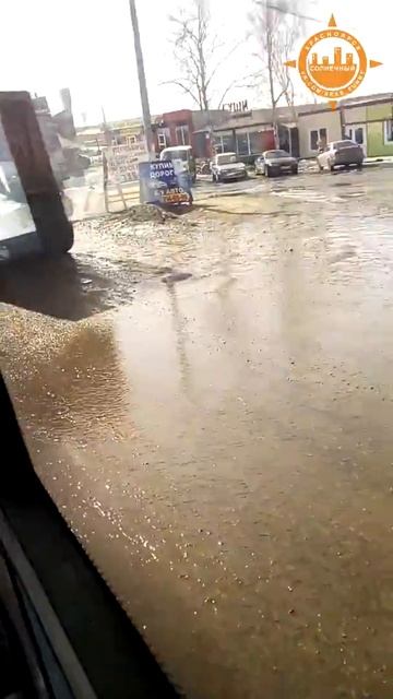 В Солнечном человек попал под колеса грузовика