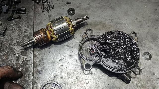 Makita HR 4501 C выясняем причину поломки кривошипа