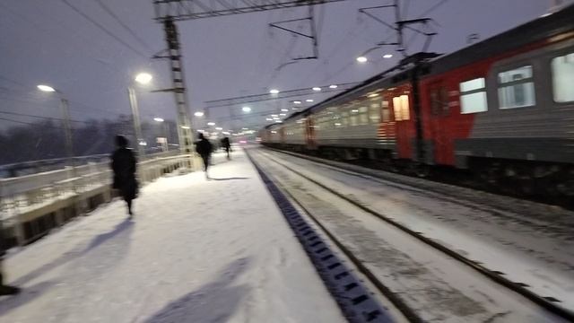 Электровоз ЭП2К-396 с Пассажирским поездом и Электропоезд ЭТ2М-084 До станции Санкт-ПетербургОбухово