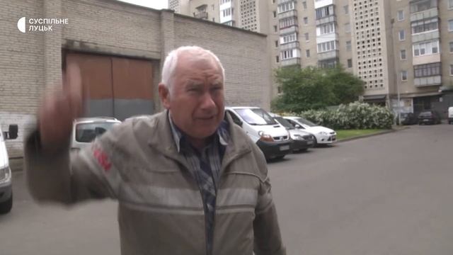 Зайнялася натяжна стеля: подробиці нічної пожежі в луцькій багатоповерхівці
