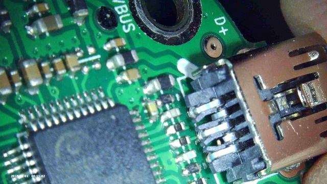 Конденсаторный USB-микрофон HyperX QuadCast / SoloCast.