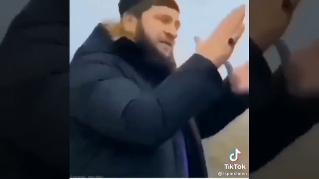 правильно выше говорит всем Ассалам алейкум