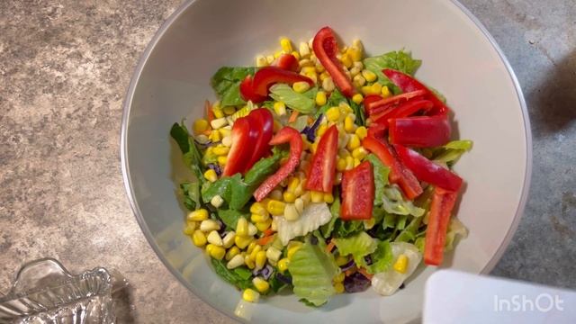 Fresh salad🥗: lettuce, cucumber, cherry tomatoes, bell pepper, quick and easy
