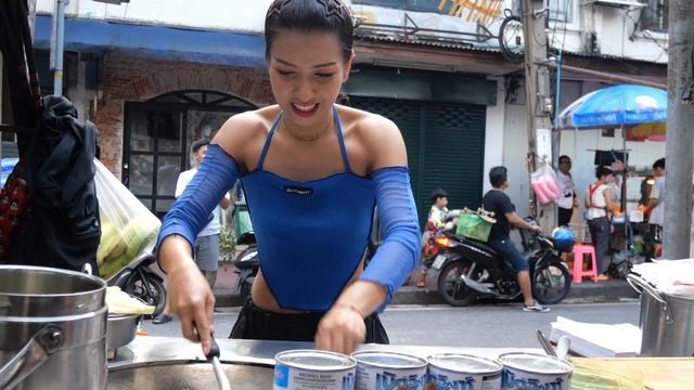 Roti Lady Bangkok ,Hardworking Thai Lady for Her Family - Thai Street Food