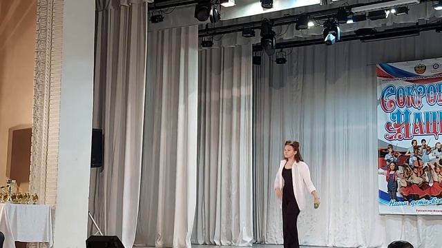 Зенкова Арина,12 лет.Песня "Эй,моряк"