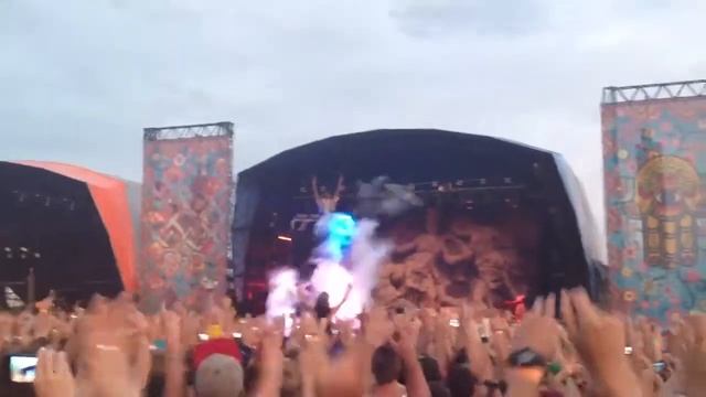 Kanye West's entrance Melbourne big day out 2012