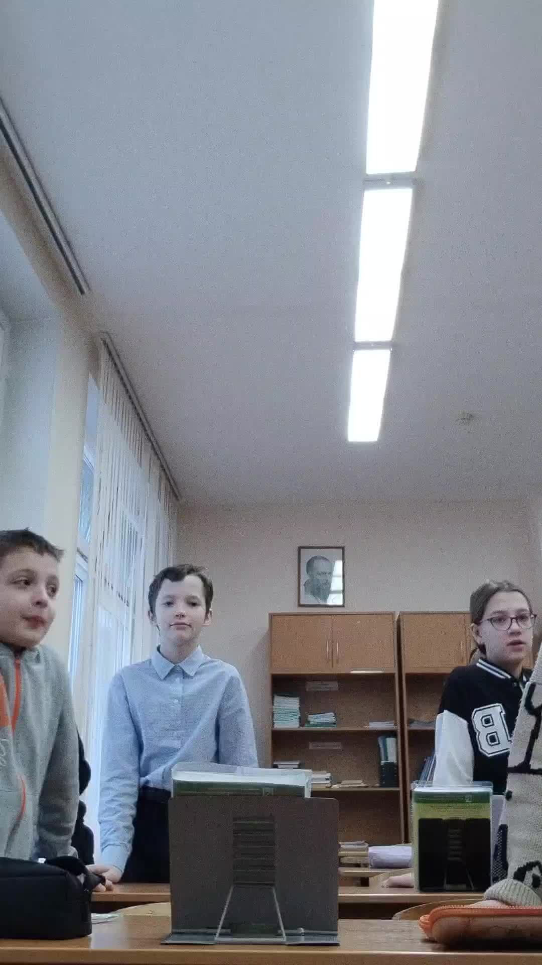 Сидим на болтавне. Стрим в школе