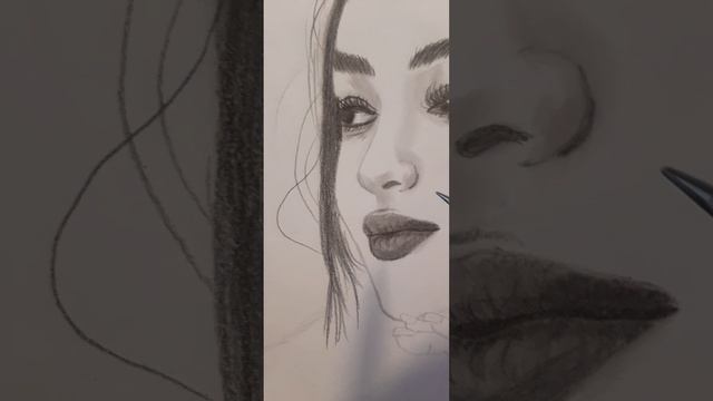 Как нарисовать портрет красивой девушки
