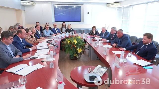 Мэр Братска обсудил с депутатами будущее школы в 26-м мкр. и сохранение средств на экозащиту.