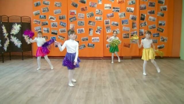 Поздравительная открытка от младшей танцевальной группы "Колокольчик"