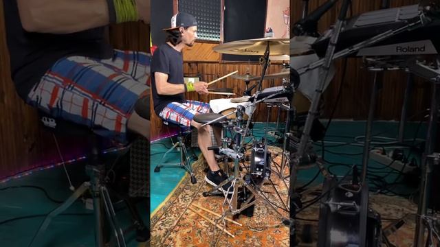 Red Hot Chili Peppers - The Adventures of Rain Dance Maggie (drum cover)