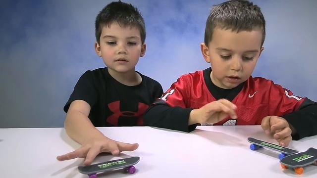 Teenage Mutant Ninja Turtle Fingerboard Unboxing with KongBoysToys Close up!