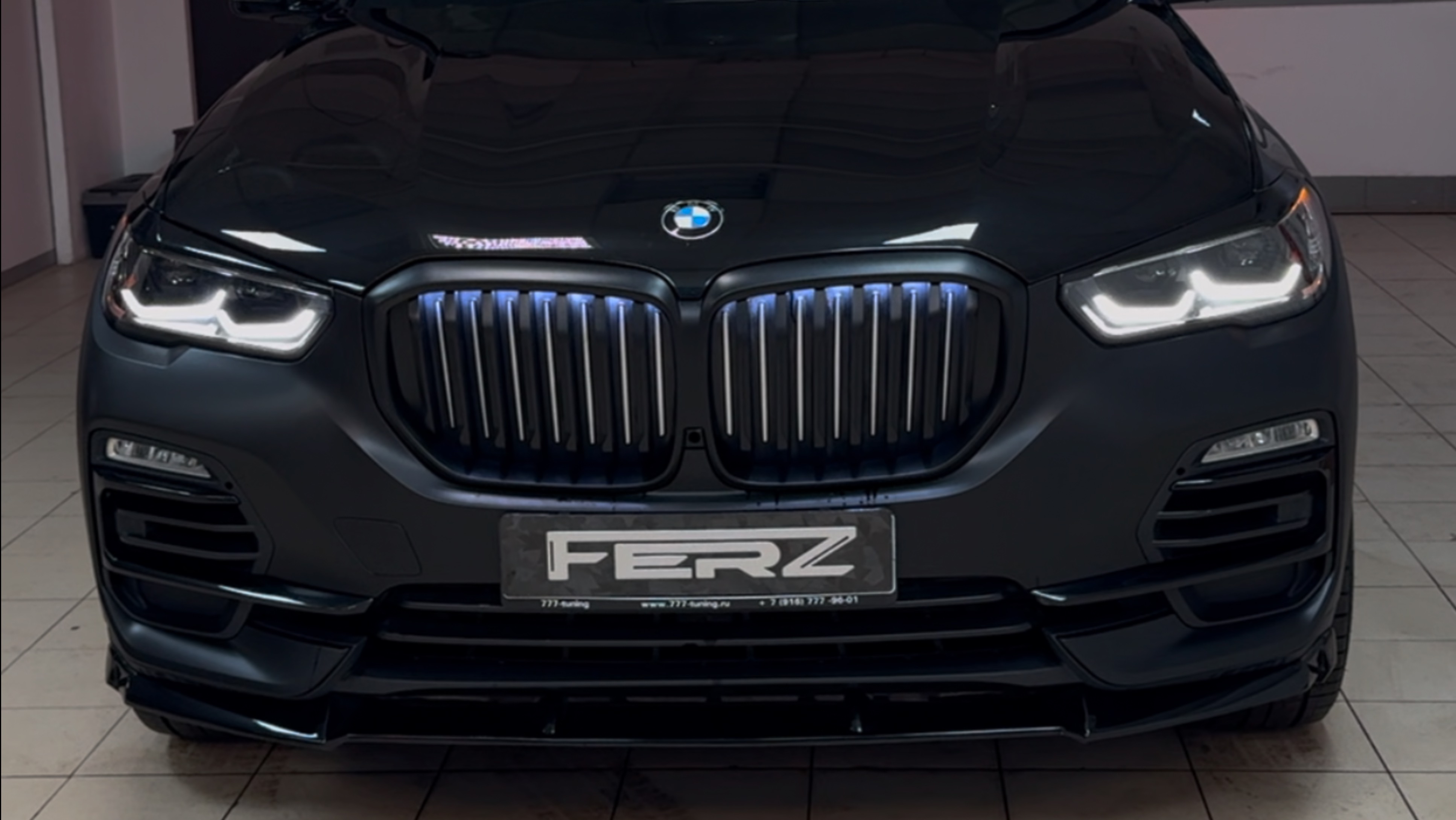 Подсветка решетки BMW X5