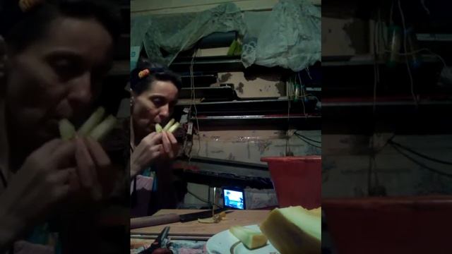 Ем дыню