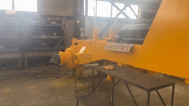Стадия производственного процесса изготовления сваебойного копра СП-49 с буровым оборудованием БО-9