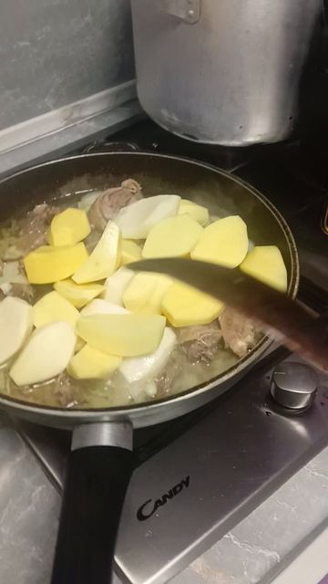 Жареная утка с картошкой