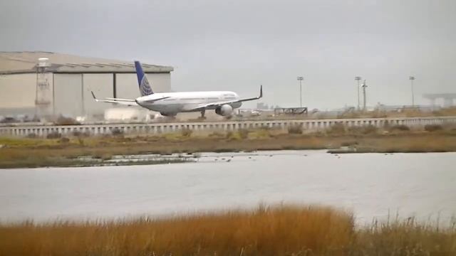 United Airlines Boeing 757-33N [N57868] Takeoff San Francsico