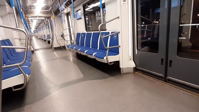 В метро НИКОГО!