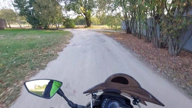 Приехали на мотоцикле к друзьям в деревню