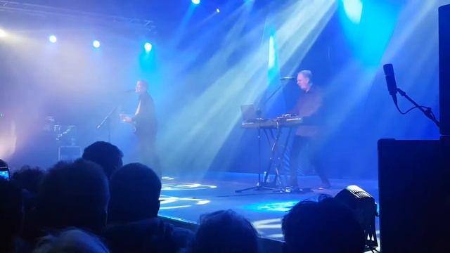 OMD - Tesla Girls (live Progresja Warsaw 11.02.2018)