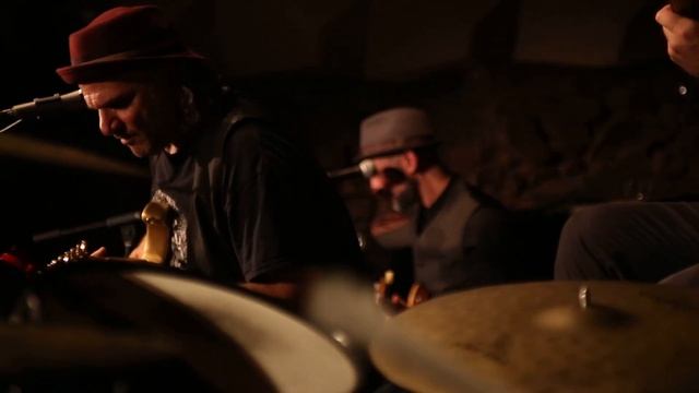 Going Down Live - J.J. Cale tribute (Cece Giannotti & Après Minuit)