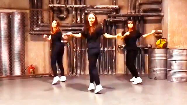 Igor Frank & Ini Kamoze - Here Comes The Hotstepper (Radio)SHUFFLE DANCE CLUB HOUSE MUSIC [ongmzMgLZ