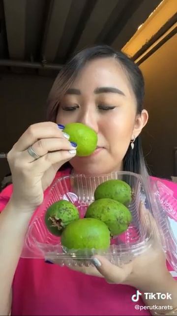 makan buah jambu feijoa ❗‼️❗|TIK Tok@perutkarets #shorts