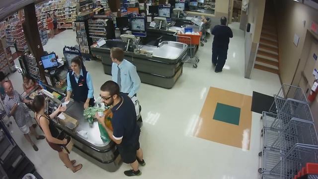 IGA Supermarket: 2mp IP camera (check-out close-up)