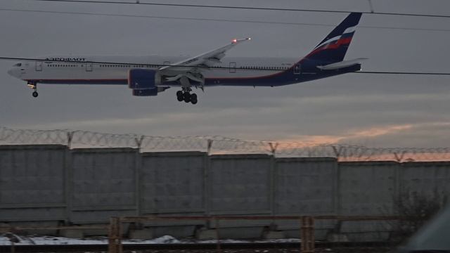 Самолёты.  Женя Трофимов . Песня записана на  концерте  в Дмитрове