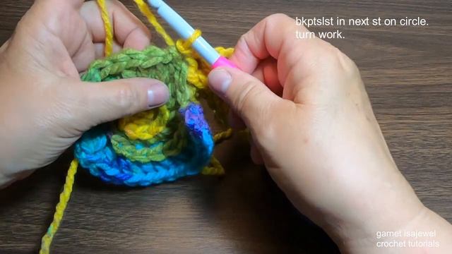 Let's crochet a Sea Shell Handbag