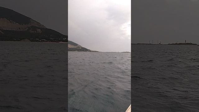 Мчимся в даль на катамаране по Чёрному морю в Большом Утрише