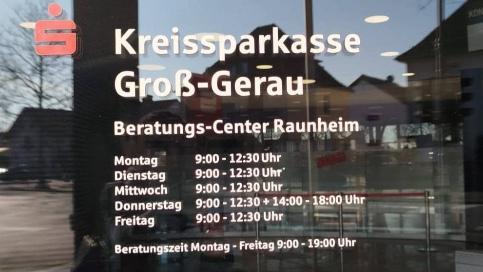 ГЕРМАНИЯ. ЧАСЫ РАБОТЫ (!!!) НЕМЕЦКОГО БАНКА SPARKASSE В Г. РАУНХАЙМ (РЯДОМ С ФРАНКФУРТОМ). 18.02.25