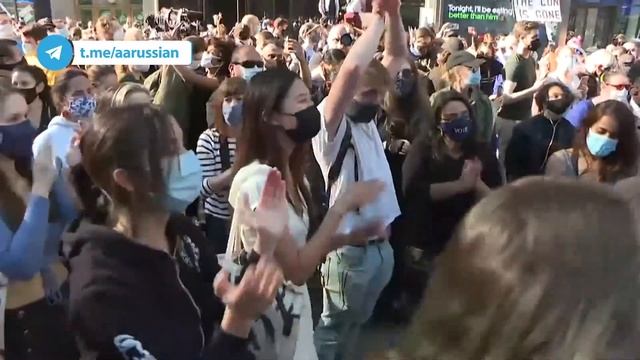 Жители США празднуют на улицах победу Джо Байдена.