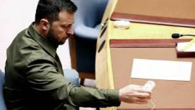 Зеленский обижен на то, что Украину забыли спросить на переговорах России и США в Эр-Рияде