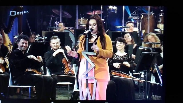 Ewa Farna a Janáčkova filharmonie Ostrava. "Boky jako skříň"
