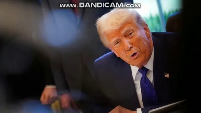 Трамп назвал Зеленского диктатором, который хочет продолжать войну