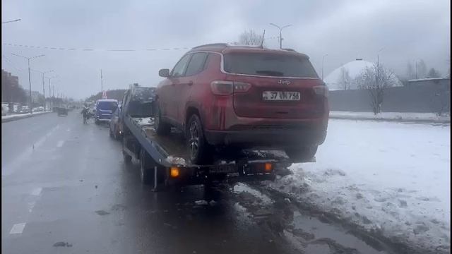 В Петербурге проверяют машины с иностранными номерами. На спецстоянку забрали порядка сотни авто.