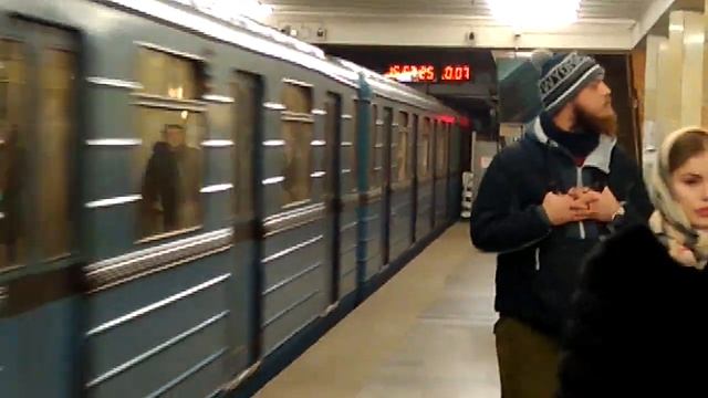 Поезда серии "Еж3" на ст. Полежаевская.