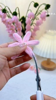 Колокольчики из пушистой проволоки шенил