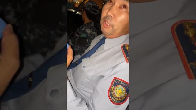 Қасындағы жас қызметкерлерге үлгі болудың орнына 🤦🏻♂️🤦🏻♂️🤦🏻♂️ ерегескен қызметкер Атырау