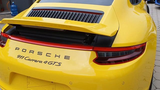 PORSCHE 911 CARRERA 4 GTS - 2017 - Harga Dekat Sejuta.