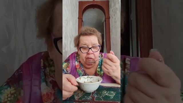 Нина Александровна кушает салатик мукбанг 2025
