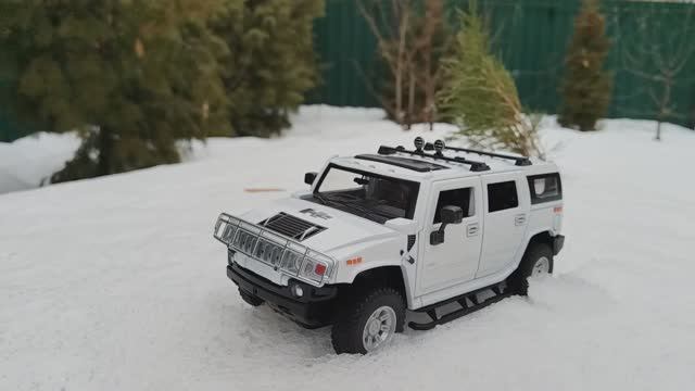 Обзор модели Hummer H2 в масштабе 1:24